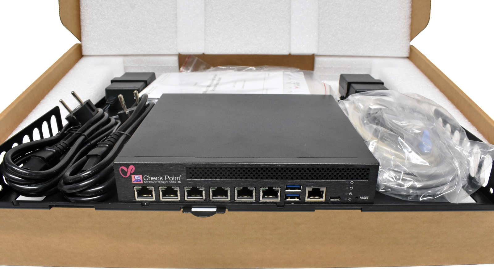 Check Point QB-1 Quantum 3600 Security Gateway Kit +Rack Mount Shelf Neuwertig