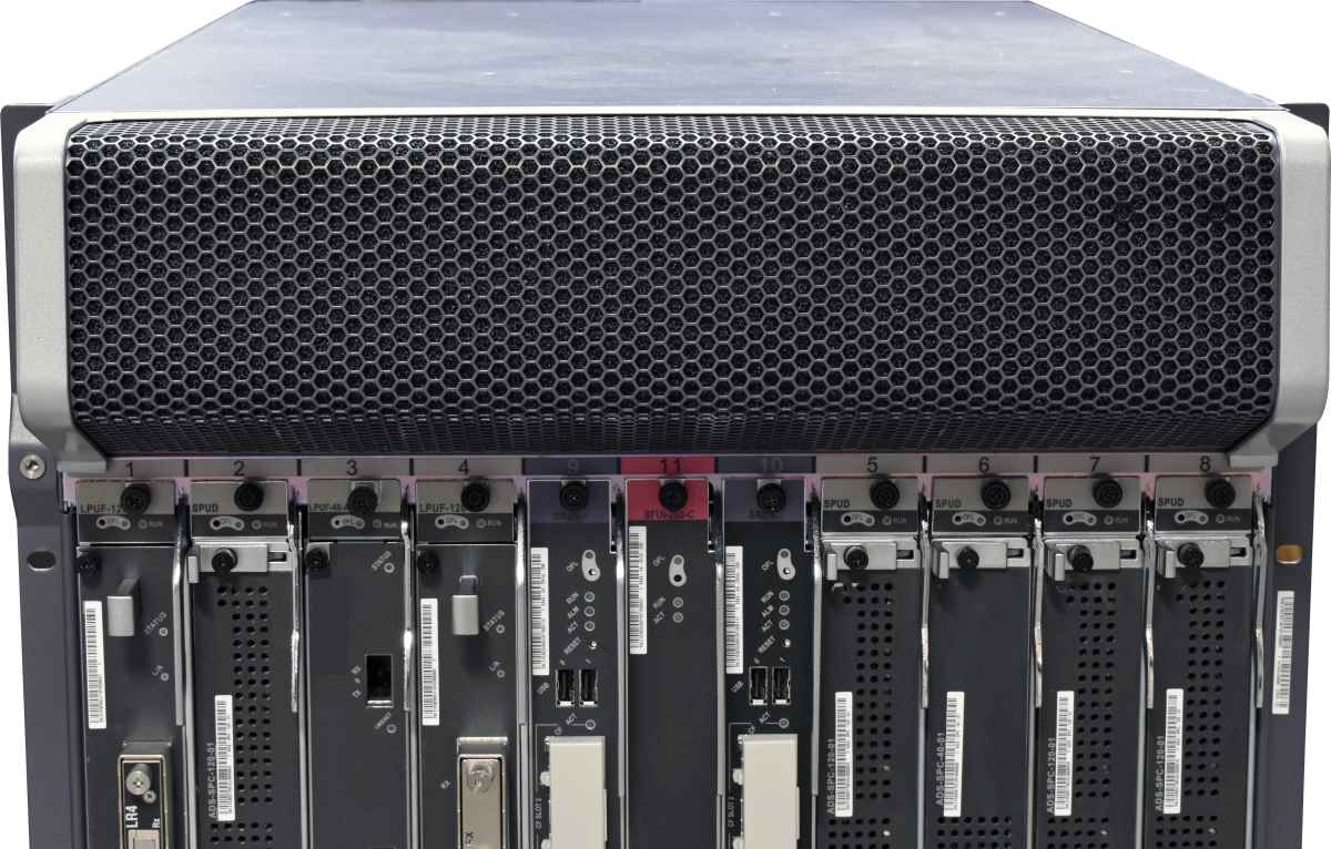 Huawei Secospace AntiDDos8080 Protection System 11x Modules inclusive LPUF-40-A 4x 40G Transceiver