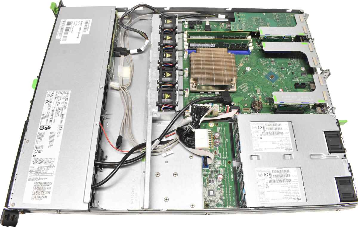 Fujitsu RX1330 M3 Server 1x E3-1240 v5 QC 3,60GHz 8 GB PC4 RAM 4x SFF & 12Gb SAS Controller Fujitsu RX1330 M3 Server 1x E3-1240 V6 4-Core 3,70 GHz 8 GB PC4 RAM 4x SFF & 12Gb SAS Controller