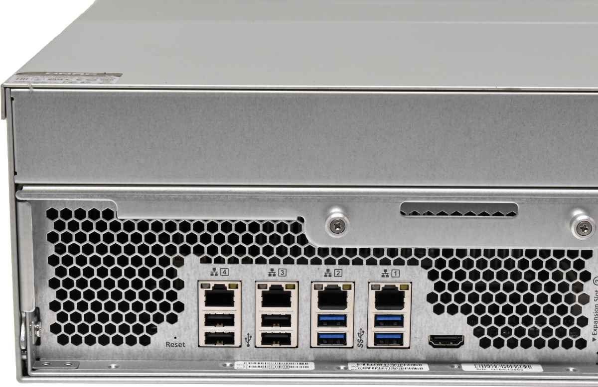 QNAP NAS Storage TS-EC1680U-RP Xeon E3-1200 v3 3.4 GHz 8GB RAM 16x 3,5 Zoll Drive Bays