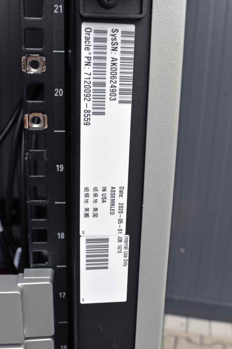 Sun Oracle Exadata X8-2 Server Cabinet 1242 7120092-8559 2x PDU +Key +Cables