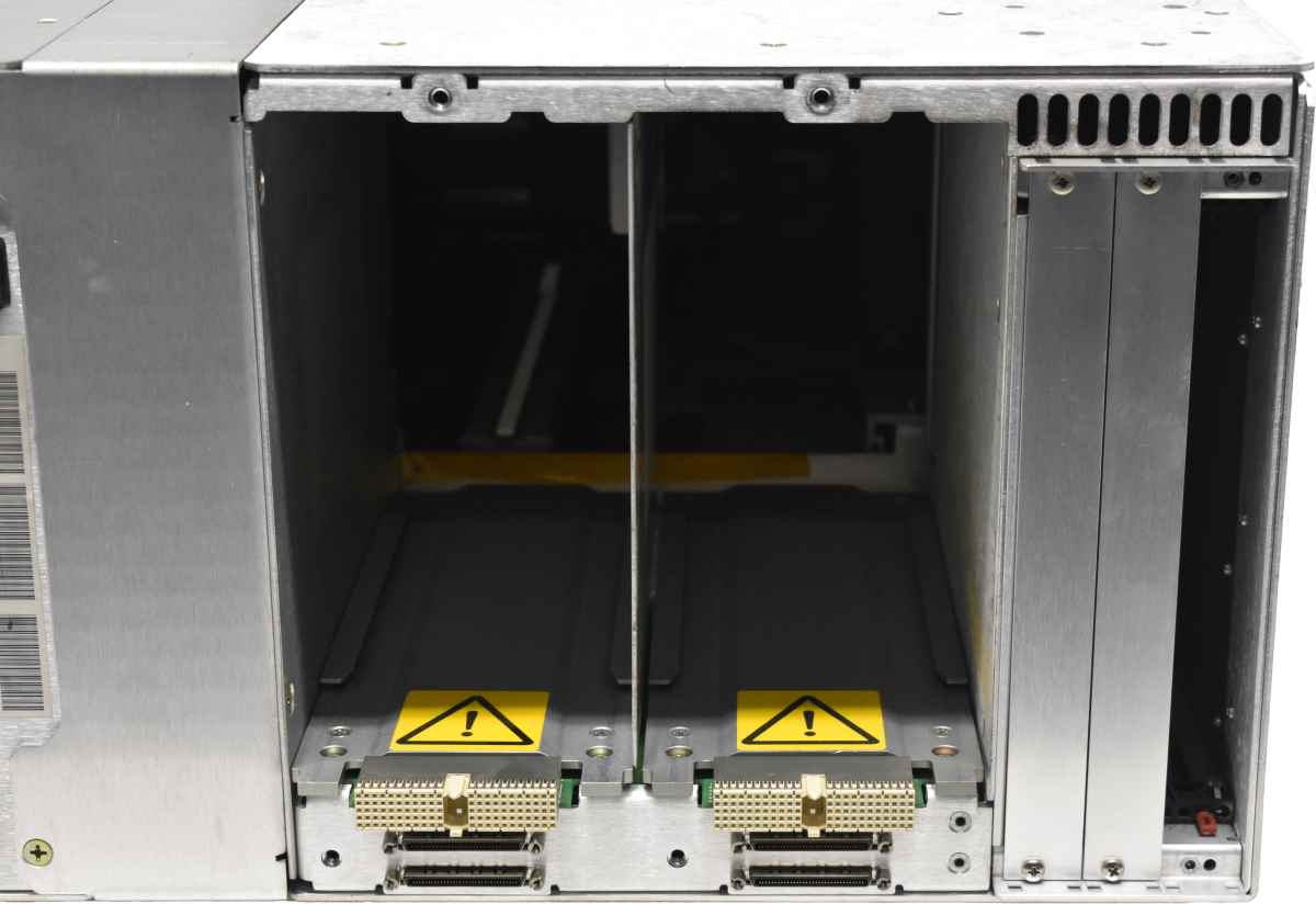 HP StorageWorks MSL6030 Tape Library + Rack Rail Kit + PSU no Tape Drives no Controller