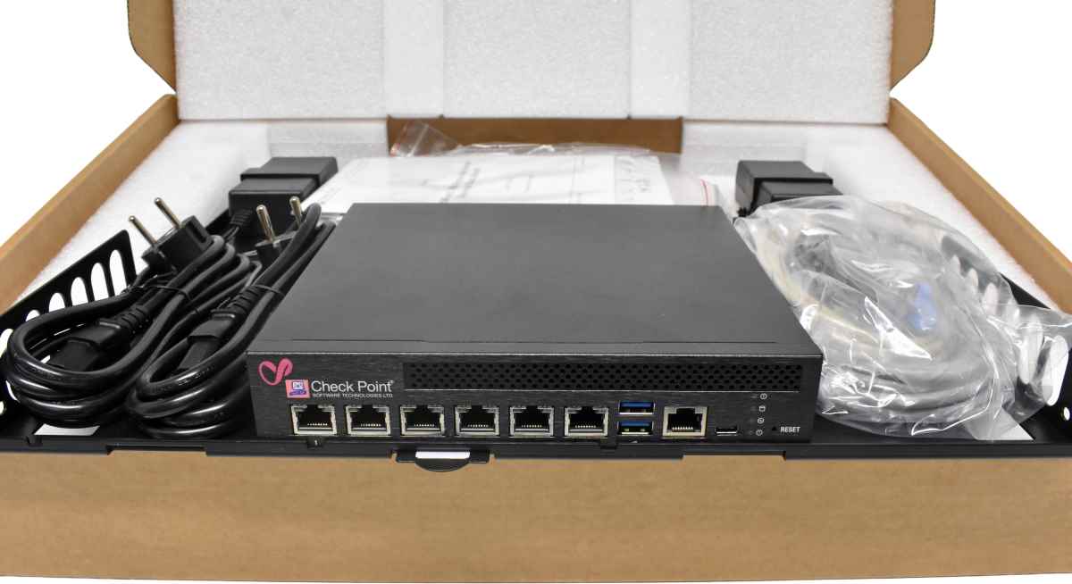 Check Point Quantum 3600 QB-1 Security Gateway Kit Rack Mount Shelf Neuwertig Check Point Quantum 3600 QB-1 Security Gateway Kit Rack Mount Shelf Neuwertig