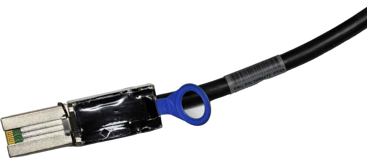 IBM MegaRAID 8480 39R6472 39R6564 3m IB MiniSAS Data Cable SFF-8088 - SFF-8470