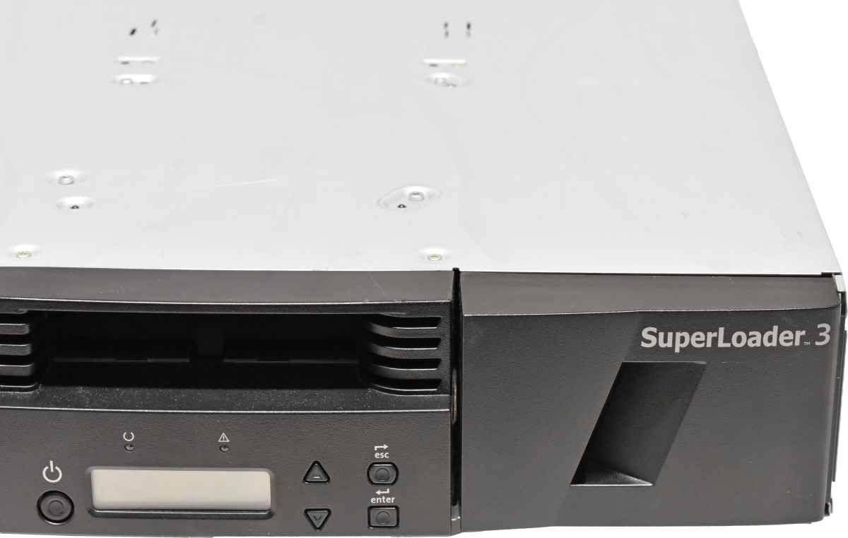 Quantum L700 Superloader 3 Tape Autoloader E7-LFWWE-YF Drive Type LTO-6 6G SAS 16 Slots 2 Magazines 2U 2HE Quantum L700 Superloader 3 Tape Autoloader E7-LFWWE-YF Drive Type LTO-6 6G SAS 16 Slots 2 Magazines 2U 2HE
