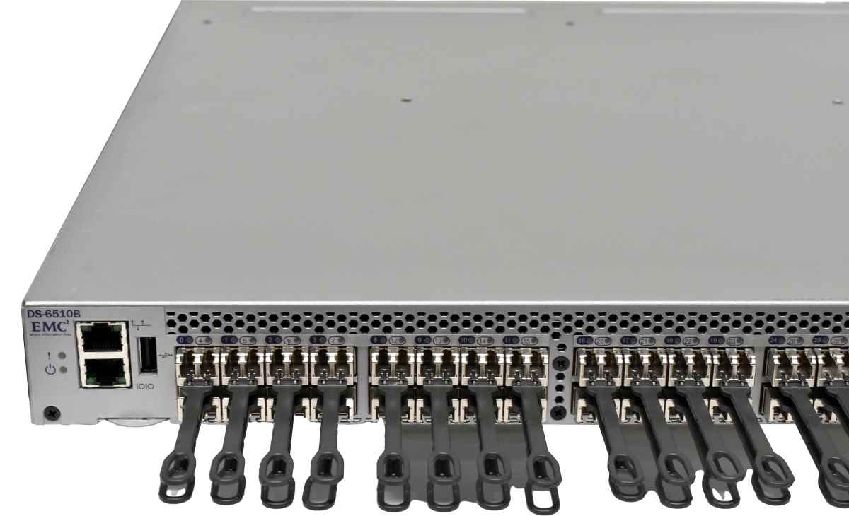 EMC DS-6510B EM-6510-24-8G-R 100-652-595 48-Port 16G SFP+ FC Switch +48 mini GBICs 24 akt. Ports no PSUs