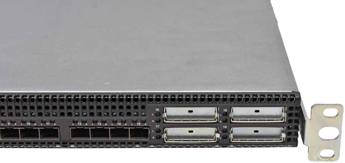 QLogic SANbox 5600 SB5600Q-08A B 31131-07 B 16-Port Stackable FC Switch +5 Mini GBICs