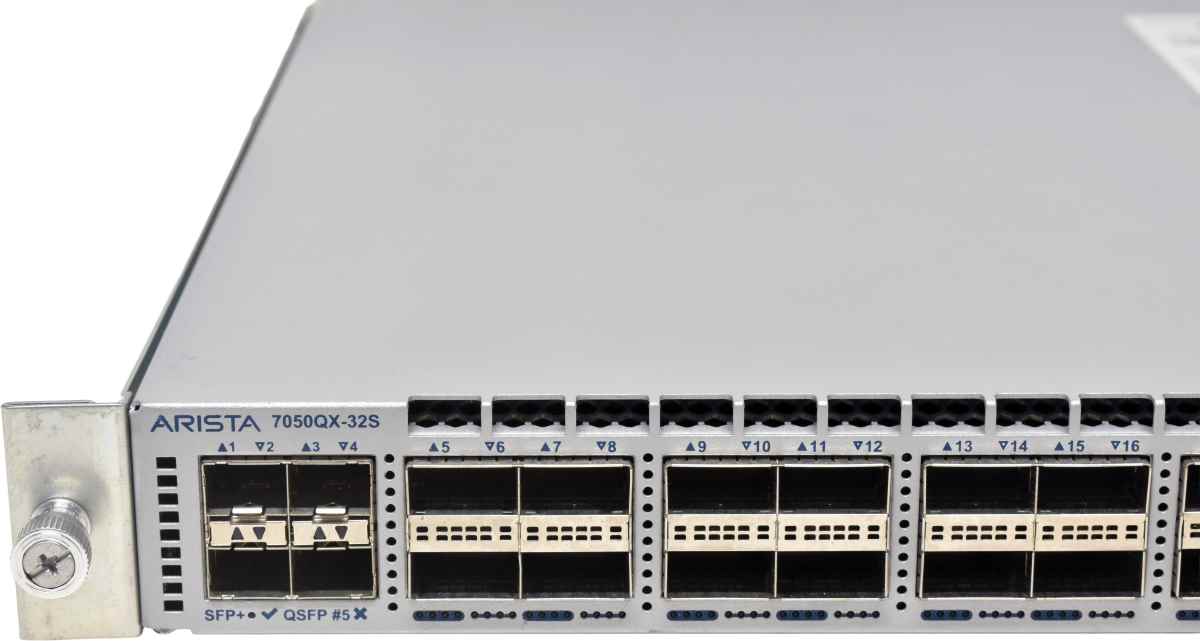 Arista DCS-7050QX-32S-R 32-Port 40G QSFP+ Ethernet Switch 4x SFP+ +Insides of Rack Rails Arista DCS-7050QX-32S-R 32-Port 40G QSFP+ Ethernet Switch 4x SFP+ +Insides of Rack Rails