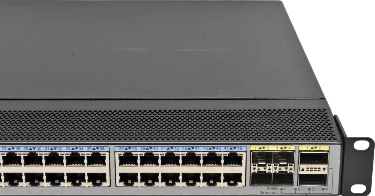 Huawei CE5850-48T4S2Q-HI 48-Port RJ-45 GE Switch 4x 10GE SFP+ 2x 40GE QSFP+