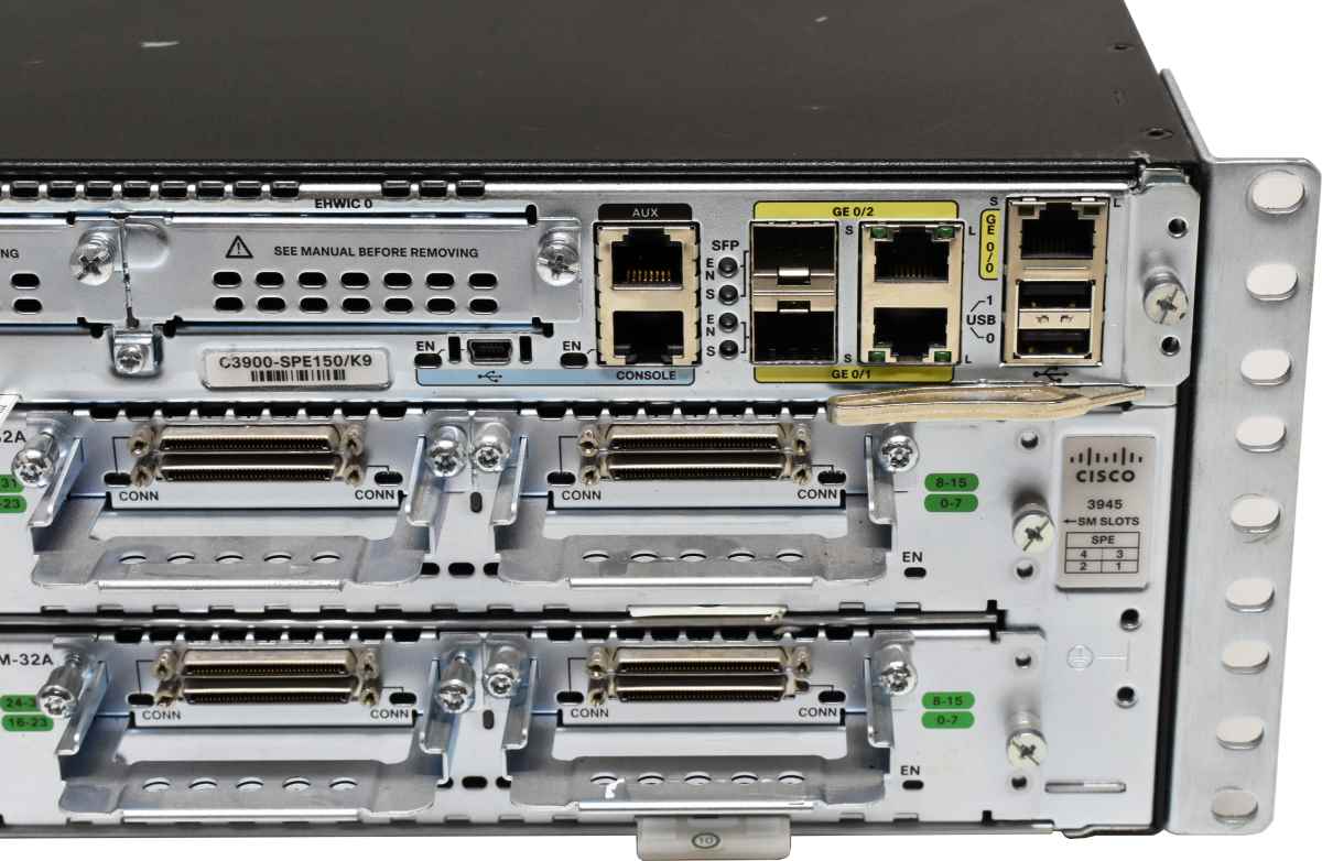 Cisco 3945-Chassis + Modul C3900-SPE150/K9 4x Modul SM32A 10x HWIC16A 2x PSU Cisco 3945-Chassis + Modul C3900-SPE150/K9 4x Modul SM32A 10x HWIC16A