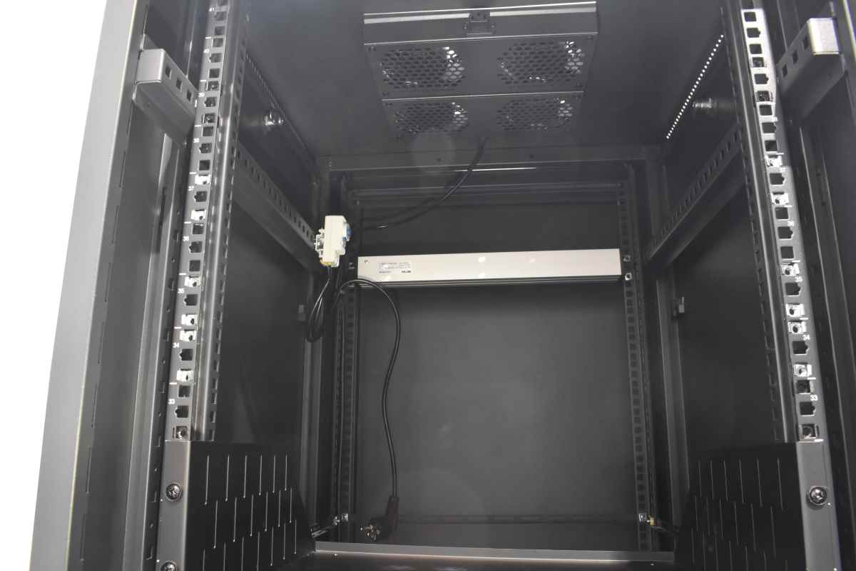 Alfaco 42U Server Rack B60cm x H205cm T82cm + FAN Unit 2x Power Strip