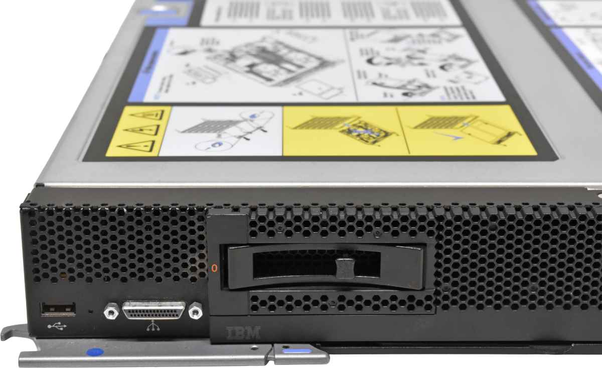 IBM Flex System x440 Compute Node 7917 AC1 +Heatsinks +Caddys