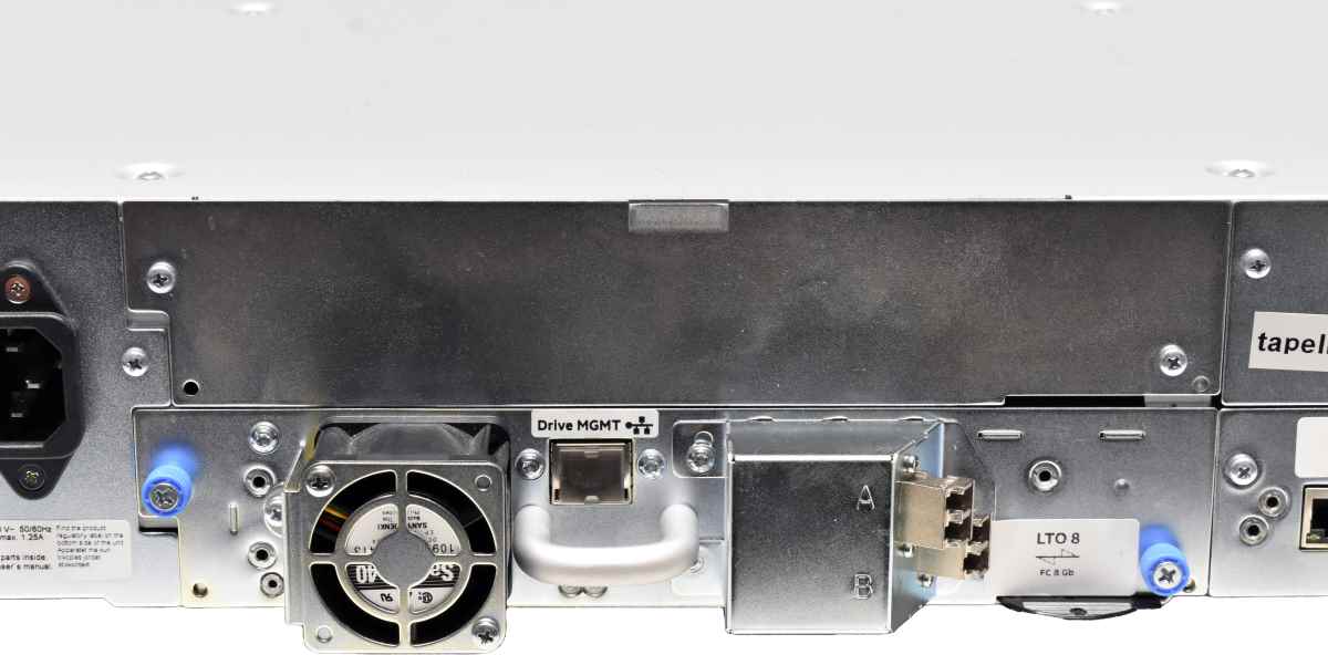 HP StoreEver MSL2024 AK379A Tape Library 407351-001 24-Slot  +LTO-8 Q6Q67A 882184-001 2x 8G LC2A FC