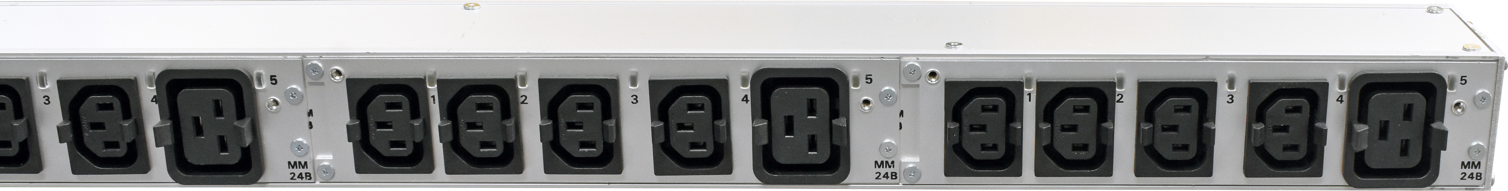 BayTech MMP17 Rack PDU Metered Single-Phase Null HE 24A 230V 24x C13 6x C19 integrated locking clips