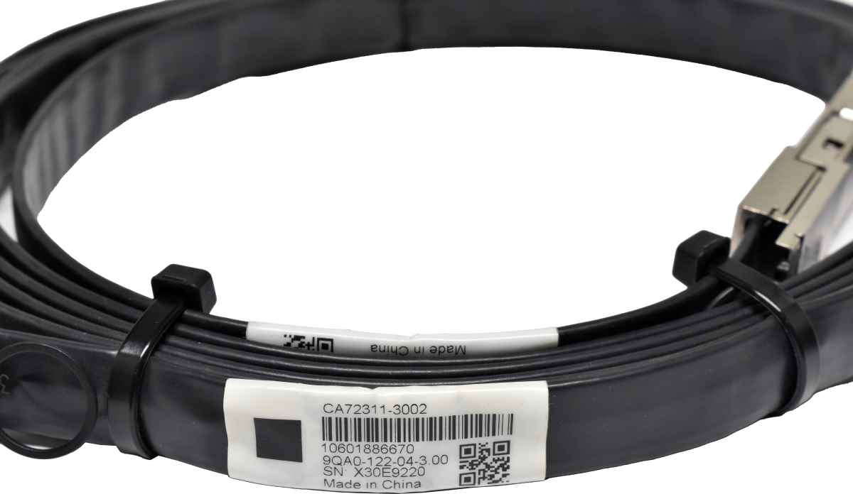 Fujitsu CA72311-3002 10601886670 40G QSFP+ - QSFP+ Data Cable CU 3m for DX8700 DX8900 Fujitsu CA72311-3002 10601886670 40G QSFP+ - QSFP+ Data Cable CU 3m for DX8700 DX8900