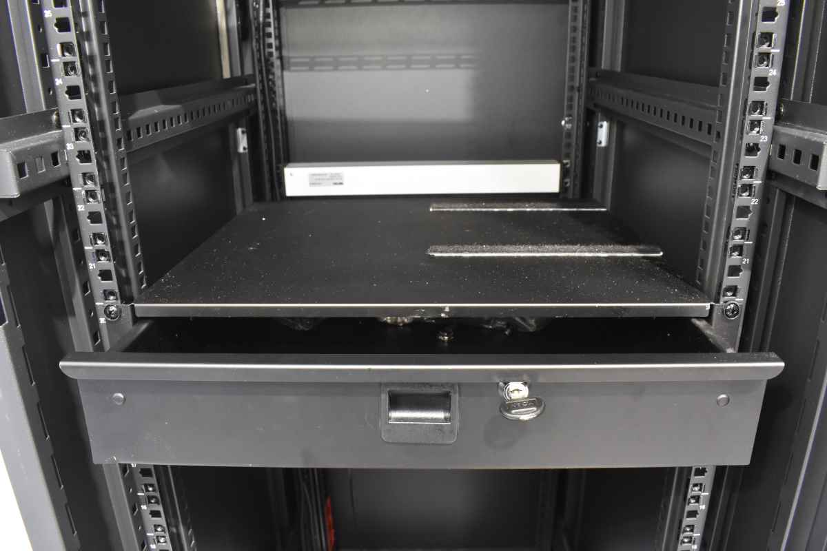 Alfaco 42U Server Rack B60cm x H205cm T82cm + FAN Unit 2x Power Strip