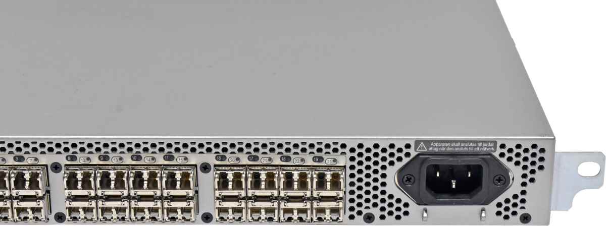 Brocade 300 NA-360-0008 24-Port 8G SFP+ FC Switch 24 active Ports + 24 Mini GIBICs