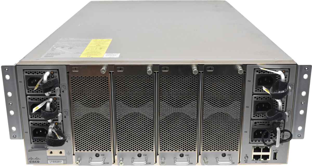Cisco Switch N5K-C5696Q 68-5317-01 4x N5696-M12Q 1x N5696-M12Q 6x PSU 4x FAN