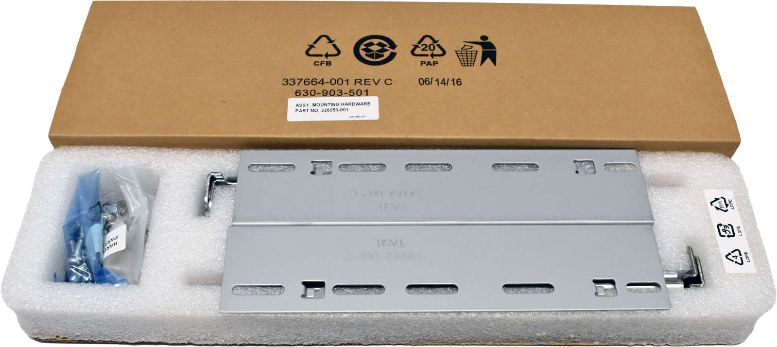 HP 0X2X32 KVM SVR CNSL G2 VM CAC SW Console Switch AF619A 32-Port +Accessories NEW