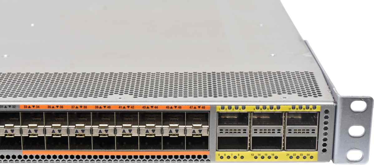 Cisco N5K-C5672UP 68-5638-02 48-Port 10GE SFP+ Switch 6x 40GE QSFP+ blue FANs Cisco Nexus bent housing N5K-C5672UP 48-Port 10G SFP+ Switch 16-Port Unified + 6 Ports 40G QSFP+ red FANs