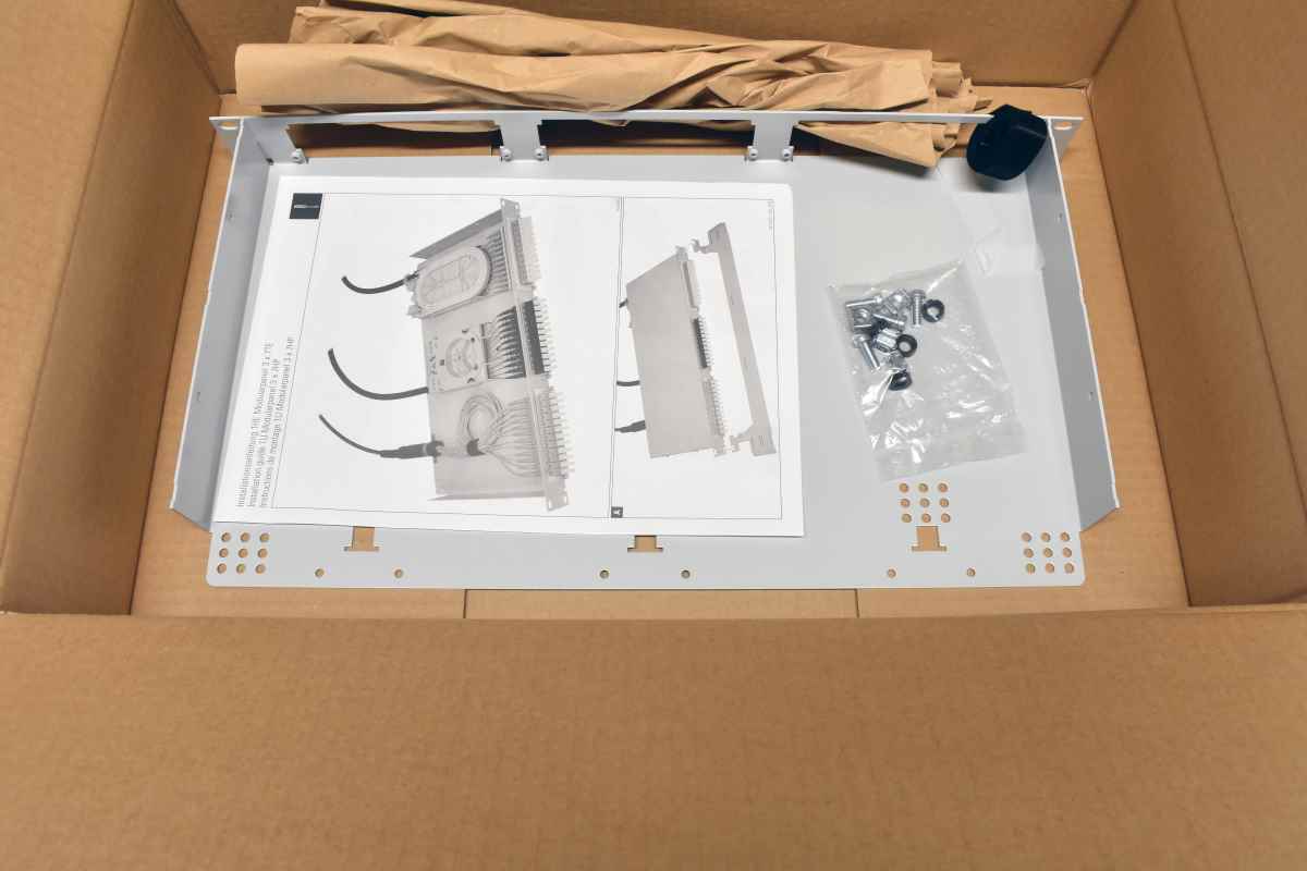 R&M 804258 1HE Modularpanel 36 3x7TE grau leer +Srew Set NEW NEU