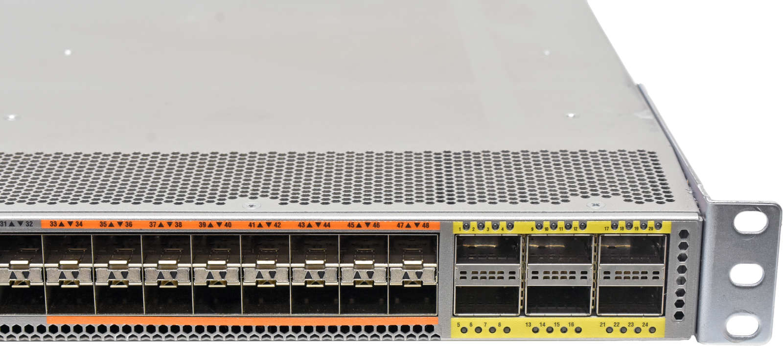 Cisco N5K-C5672UP 68-5638-02 48-Port 10GE SFP+ Switch 6x 40GE QSFP+ blue FANs