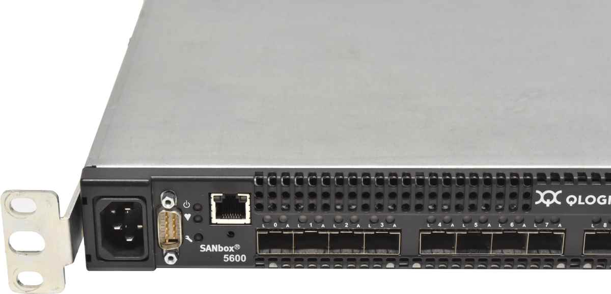 QLogic SANbox 5600 SB5600Q-08A B 31131-07 B 16-Port Stackable FC Switch +5 Mini GBICs