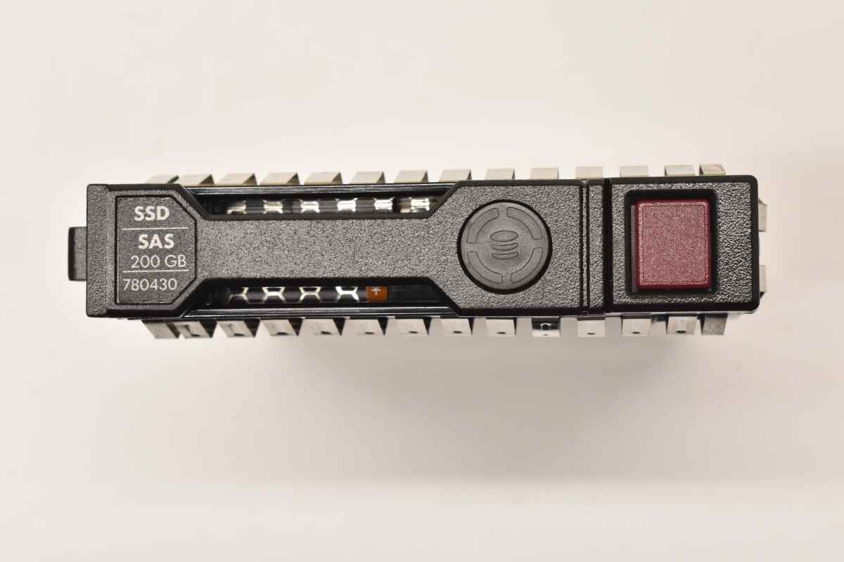 HP SSD 200GB SAS 12G MO0200JEFNV 780430-001 mit Rahmen DL G8 G9 G10 HP SSD 200GB SAS 12G MO0200JEFNV 780430-001 mit Rahmen DL G8 G9 G10