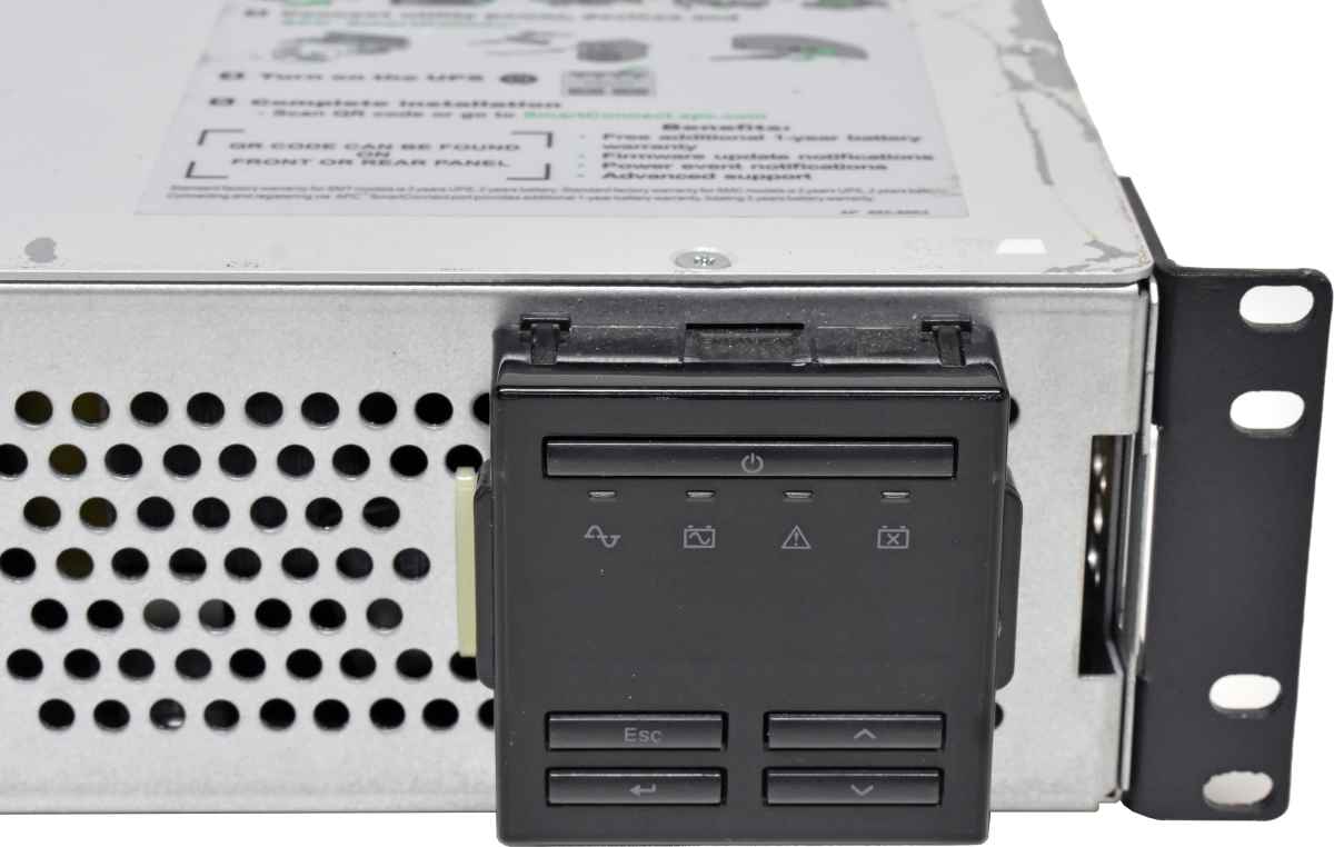 APC Smart UPS SMT1000RMI2UC 1000VA 700W 2HE USV no Batteries no Front Bezel