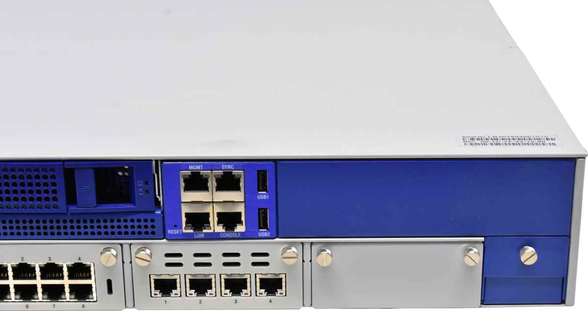 Check Point P-370 +Module 8-Port RJ-45 CPAC-8-1C-L 4-Port RJ-45 CPAC-4-1C-L