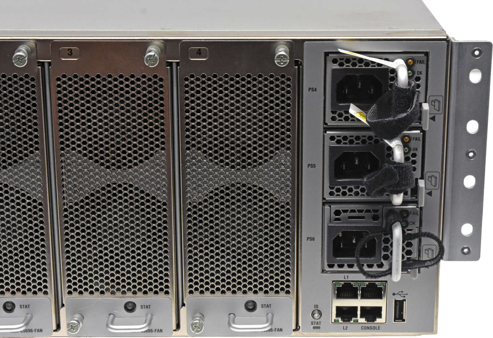 Cisco-Switch-N5K-C5696Q-68-5317-01-4x-N5696-M12Q-1-004.jpg Cisco Switch N5K-C5696Q 68-5317-01 4x N5696-M12Q 1x N5696-M12Q 6x PSU 4x FAN