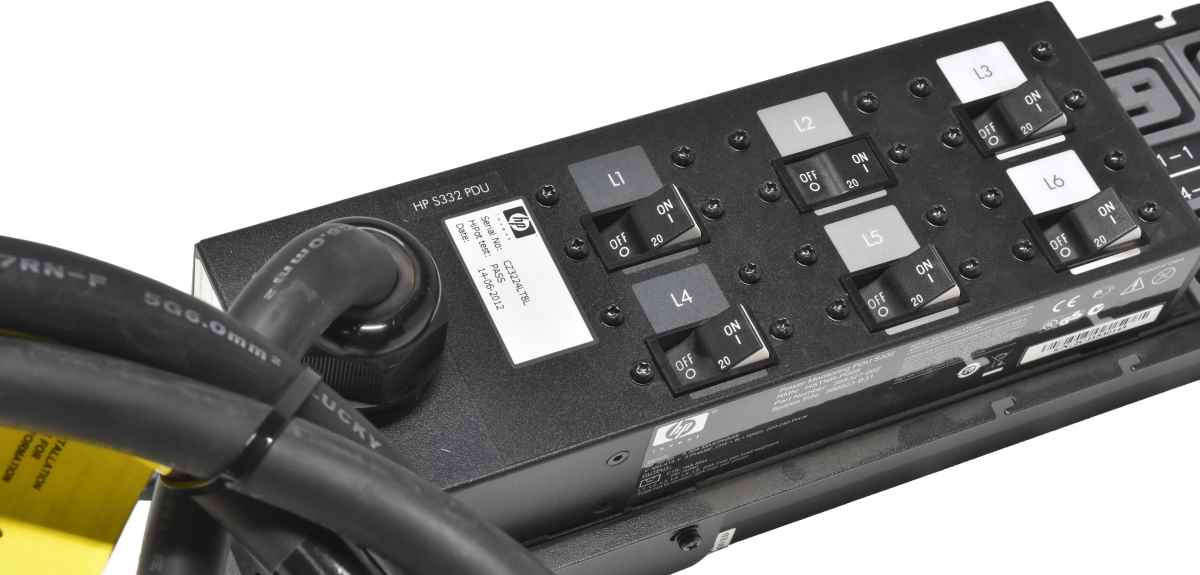 HP Power Monitoring S332 PDU 395327-002 398923-B31 12 x C19 32A