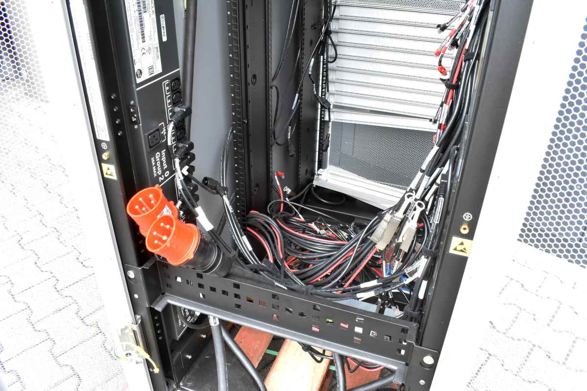 Sun Oracle Exadata X8-2 Server Cabinet 1242 7120092-8559 2x PDU +Key +Cables