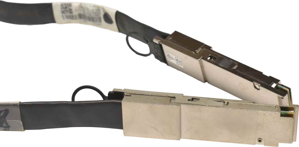 Fujitsu CA72311-1101 10601893197 40G QSFP+ - QSFP+ Data Cable CU 1.1m für DX8700 / DX8900 S3 Fujitsu CA72311-1101 10601893197 40G QSFP+ - QSFP+ Data Cable CU 1.1m für DX8700 / DX8900 S3