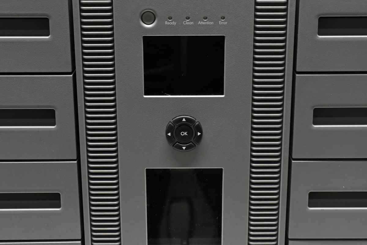 HP StorageWorks MSL8096 AJ040A Tape Library + Library Controller Board 440327-001 no Tape Drives HP StorageWorks MSL8096 AJ040A Tape Library + Library Controller Board 440327-001 no Tape Drives
