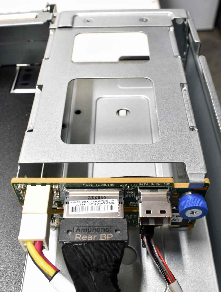 Aliserver Foxconn R2-1219R-TH Thor04-2U 2x LGA-3647 2x 25Gbe 2x SFP+ 2x Kühler  2 Port NVMe Card ohne Backplane