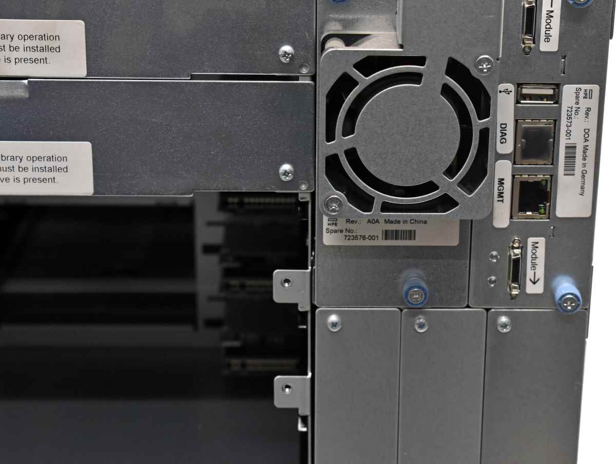 HP StoreEver MSL6480 QU625A 723570-001 Tape Library scalable Base Module + Base Library Controller 723573-001 no Tape Drives