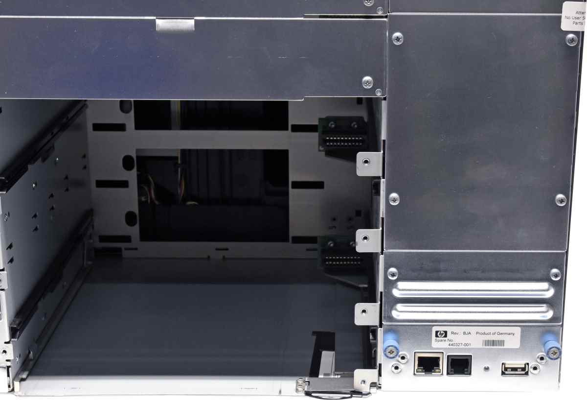 HP StorageWorks MSL8096 AJ040A Tape Library + Library Controller Board 440327-001 no Tape Drives HP StorageWorks MSL8096 AJ040A Tape Library + Library Controller Board 440327-001 no Tape Drives