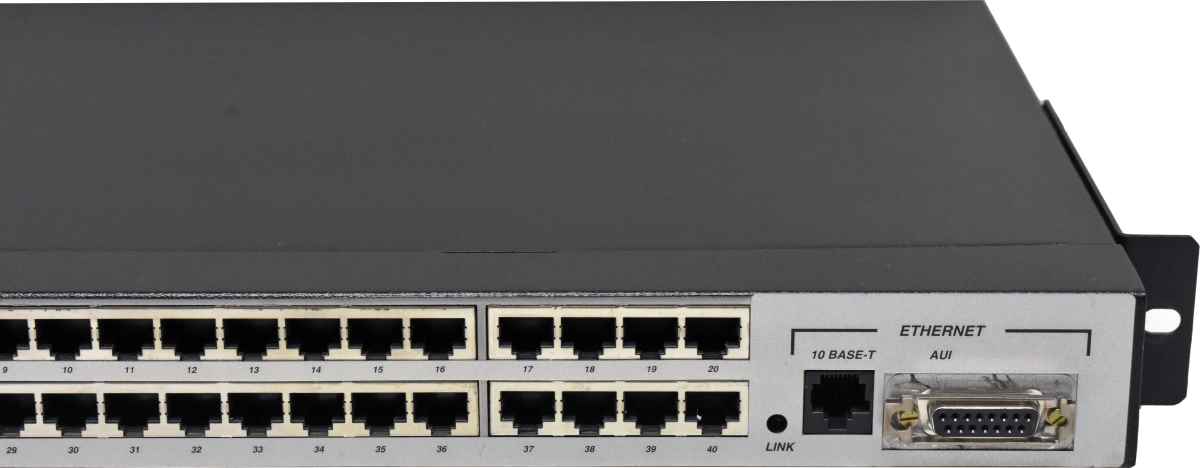 Xyplex MaxServer 40 AD-1640-014 40-Port Terminal Server +Rack Ears