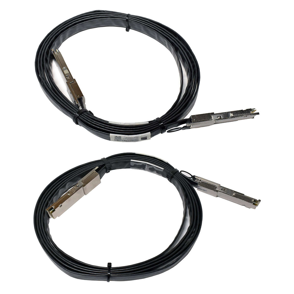 Fujitsu-CA72311-3002-10601886670-40G-QSFP---QSFP-D-004.jpg Fujitsu CA72311-3002 10601886670 40G QSFP+ - QSFP+ Data Cable CU 3m for DX8700 DX8900