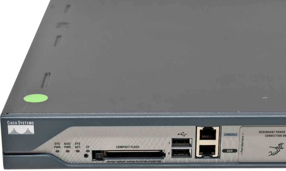 Cisco 2811 CISCO2811 Integrated Services Router + Modul HWIC-1GE-SFP Cisco 2811 CISCO2811 Integrated Services Router + Modul HWIC-1GE-SFP