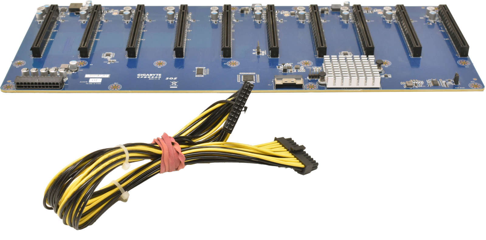 GIGABYTE-Backplane-CPBG8A0-2OZ-REV-1-0-10x-PCIe-x1-001.jpg GIGABYTE Backplane CPBG8A0 2OZ REV 1.0 10x PCIe x16 Riser Board Powerkabel