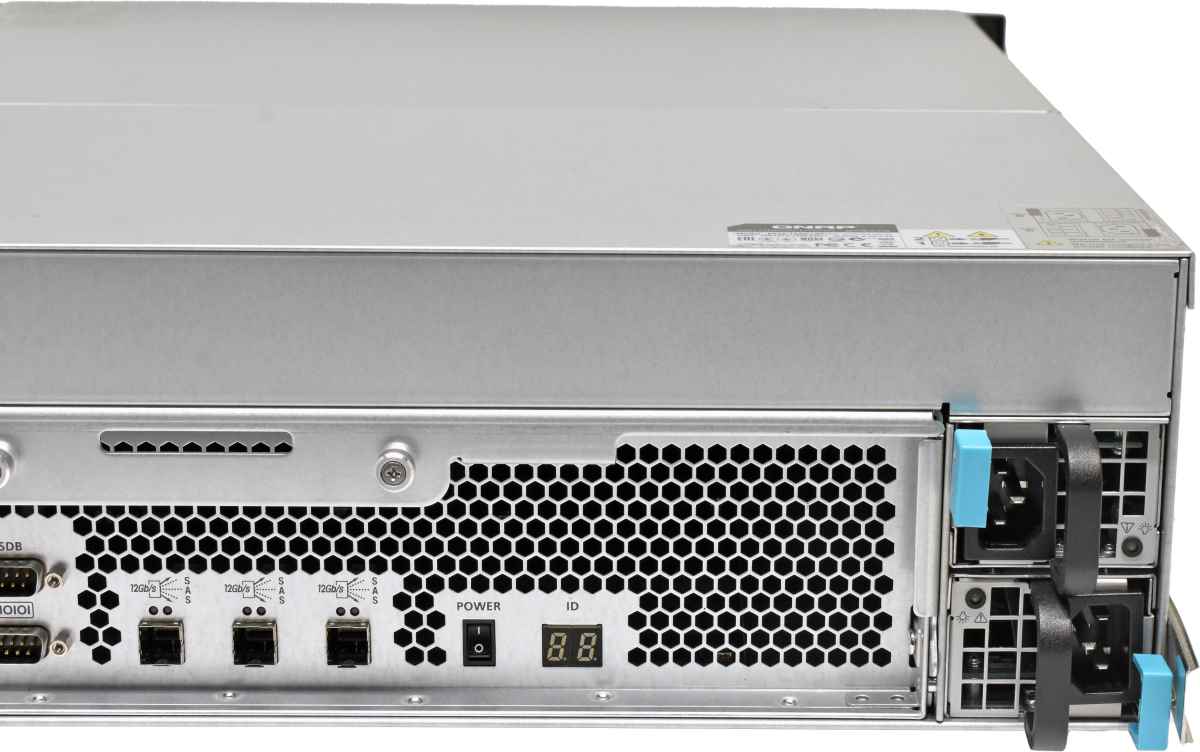 QNAP NAS Expansion Housing REXP-1620U-RP 3x 12G MiniSAS HD 16x 3,5 Zoll Drive Bays QNAP NAS Expansion Housing REXP-1620U-RP 3x 12G MiniSAS HD 16x 3,5 Zoll Drive Bays