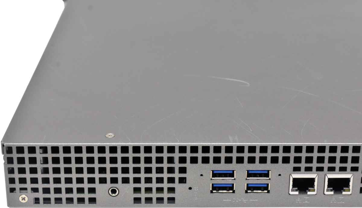 QNAP TS-451U 4-Bay NAS Server Celeron 2.41GHz 1GB DDR3 RAM no HDDs Rack Ears