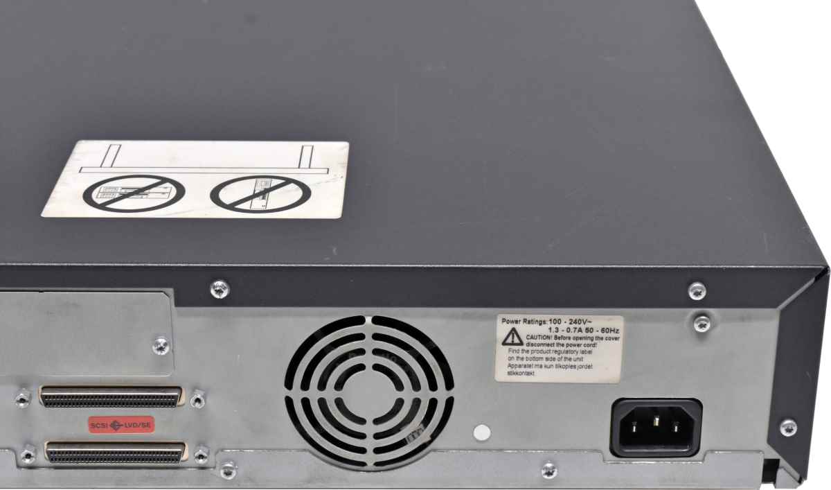 Dell PowerVault 122T 8-Slot LTO-2 SCSI Tape Autolader 0YC943