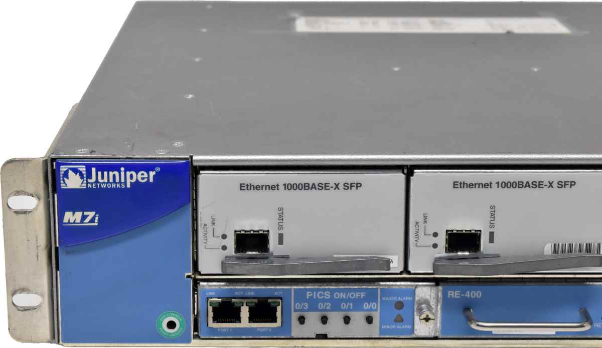 Juniper M7i +Module RE-400 +Module Ethernet 100Base-TX 3x Module Ethernet 1000Base-X SFP