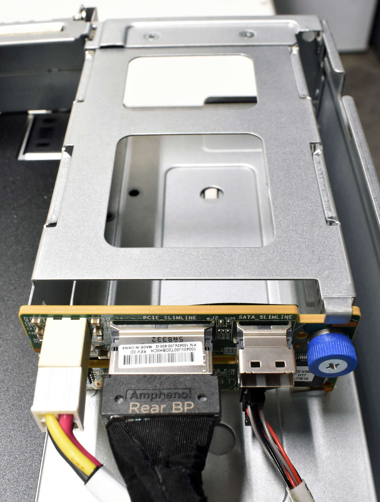 Aliserver Foxconn R2-1219R-TH Thor04-2U 2x LGA-3647 2x 25Gbe 2x SFP+ 2x Kühler 2 Port NVMe Card ohne Backplane