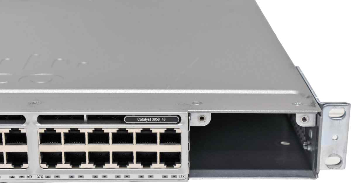 Cisco WS-C3850-48T-L 48-Port stackable Gigabit Ethernet Switch 2x PSU