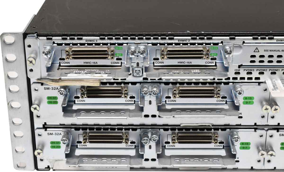 Cisco 3945-Chassis + Modul C3900-SPE150/K9 4x Modul SM32A 10x HWIC16A 2x PSU Cisco 3945-Chassis + Modul C3900-SPE150/K9 4x Modul SM32A 10x HWIC16A