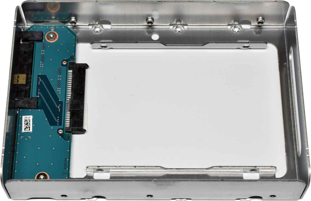 Toshiba FKU23A A5A002829010 3.5" to 2.5" SAS SSD Caddy / Adapter/ Interposer + srews